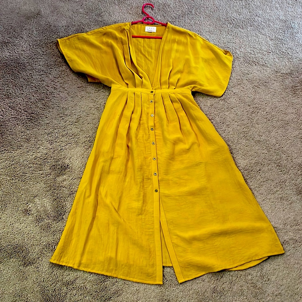 Low cut maxi dress with short sleeves